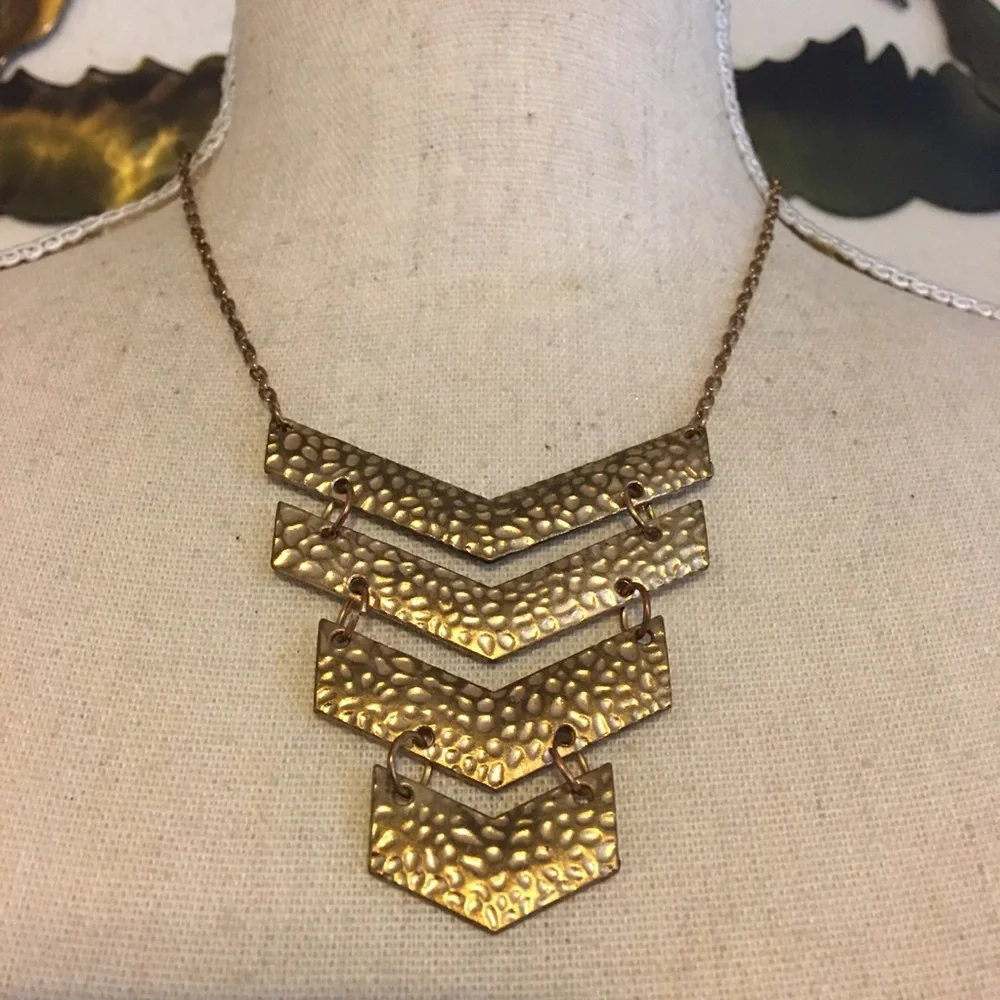 Textured gold tone disc necklace